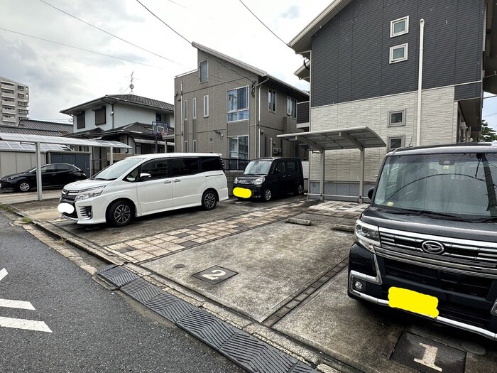 物件外観写真2　(駐車場)