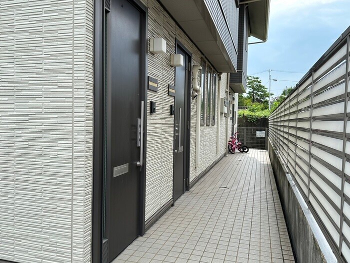 物件外観写真4　(エントランス部分)