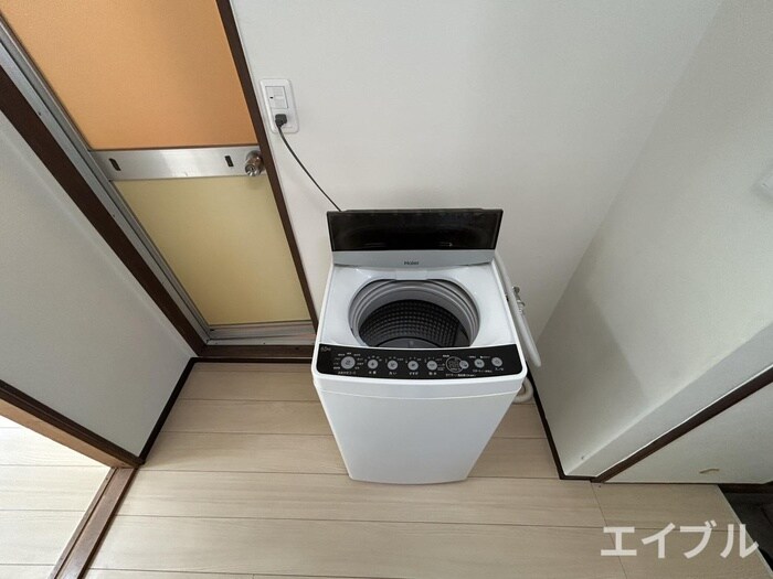 物件内観写真12　(洗濯機置場)