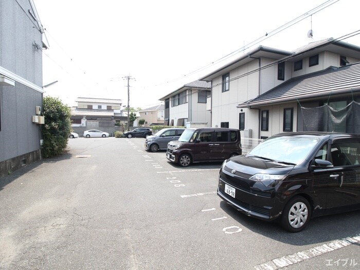 物件外観写真2　(駐車場)