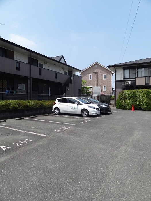 物件外観写真2　(駐車場)