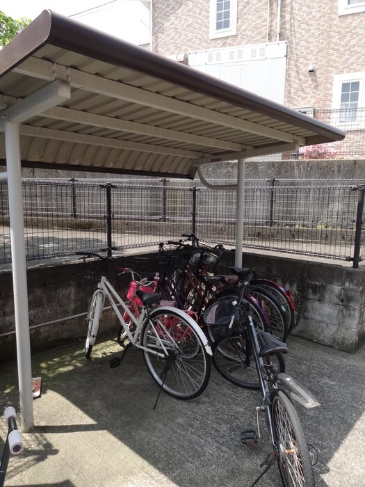 物件外観写真3　(駐輪場)