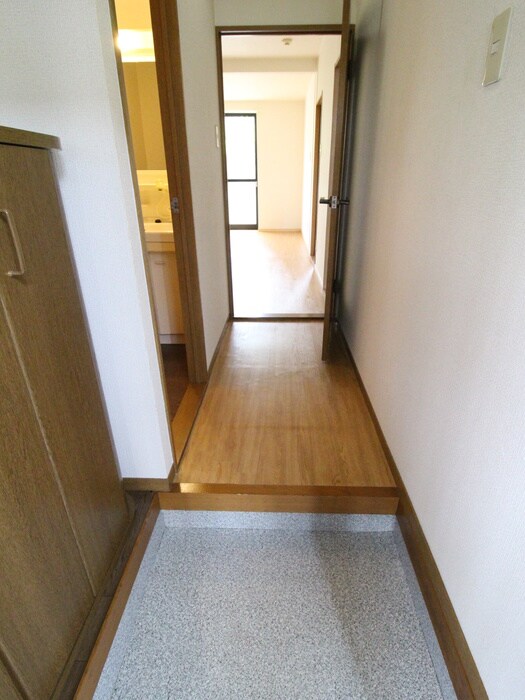 物件内観写真9　(玄関)