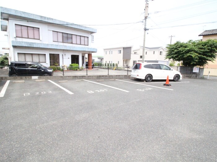 物件外観写真2　(駐車場)
