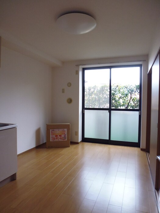 物件内観写真4　(居室)