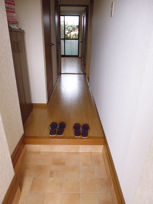 物件内観写真12　(玄関)