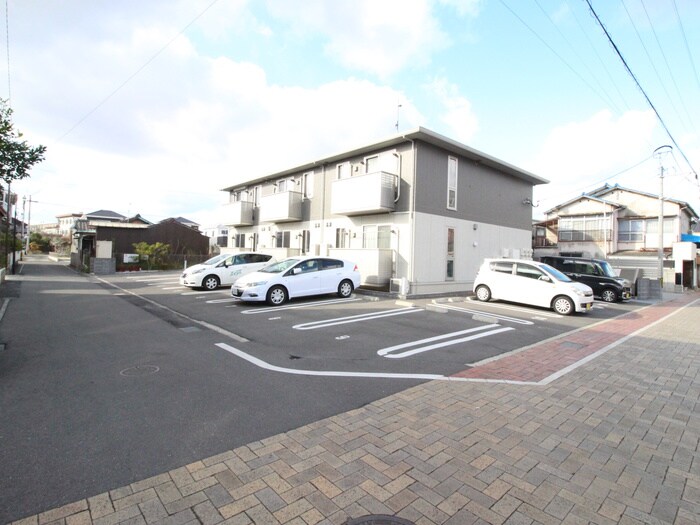 物件外観写真2　(駐車場)