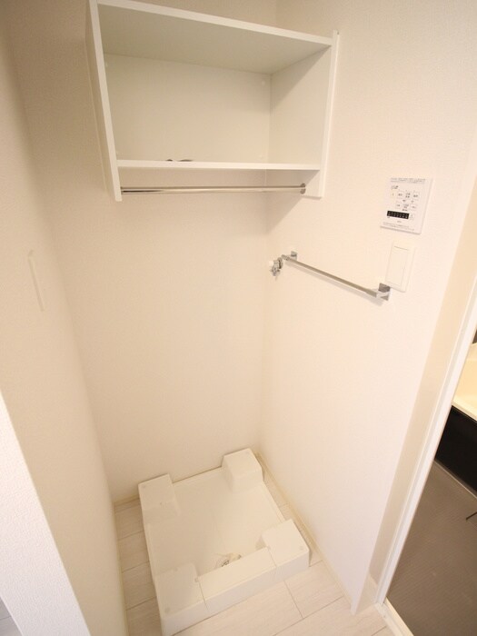 物件内観写真12　(洗濯機置場)