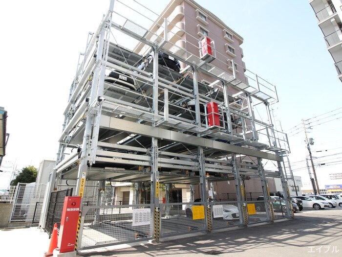 物件外観写真3　(駐車場)