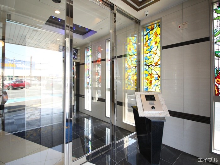 物件外観写真5　(エントランス部分)