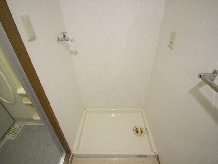 物件内観写真16　(洗濯機置場)