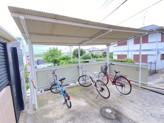 物件外観写真5　(駐輪場)