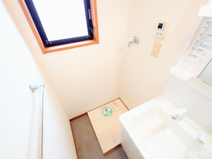 物件内観写真11　(洗濯機置場)