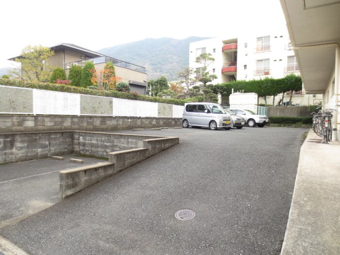 物件外観写真2　(駐車場)