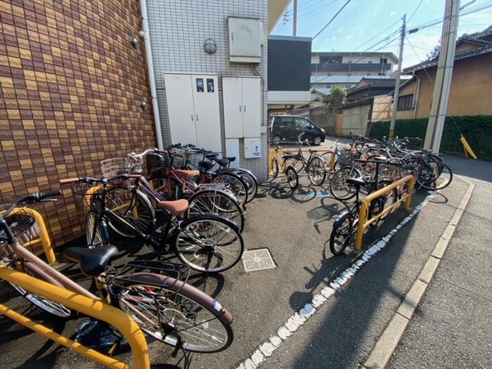 物件外観写真5　(駐輪場)
