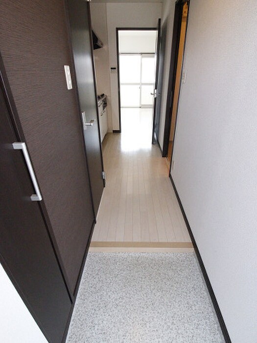 物件内観写真11　(玄関)