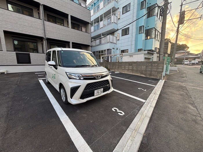 物件外観写真3　(駐車場)