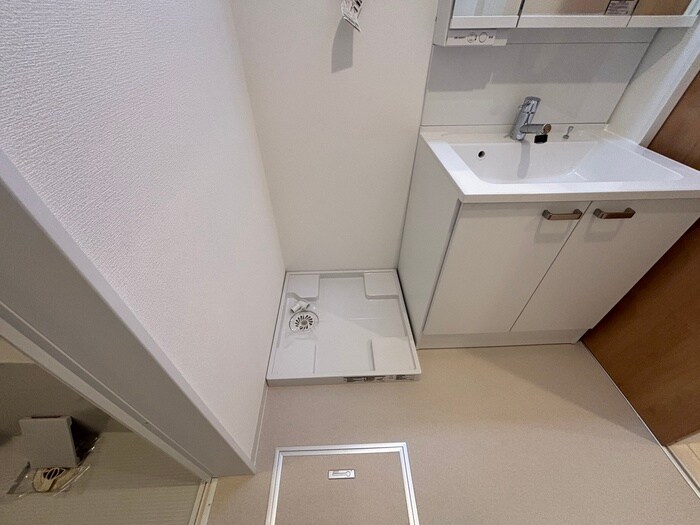 物件内観写真12　(洗濯機置場)