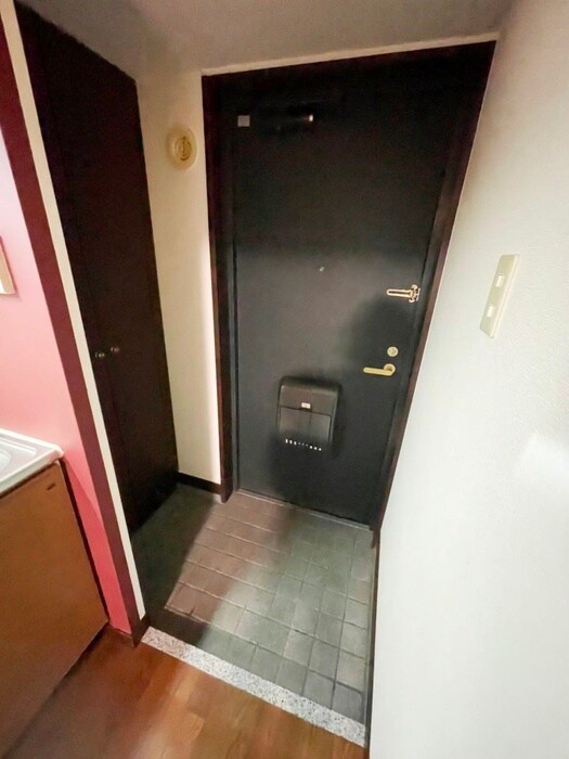 物件内観写真7　(玄関)