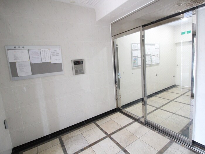 物件外観写真5　(エントランス部分)