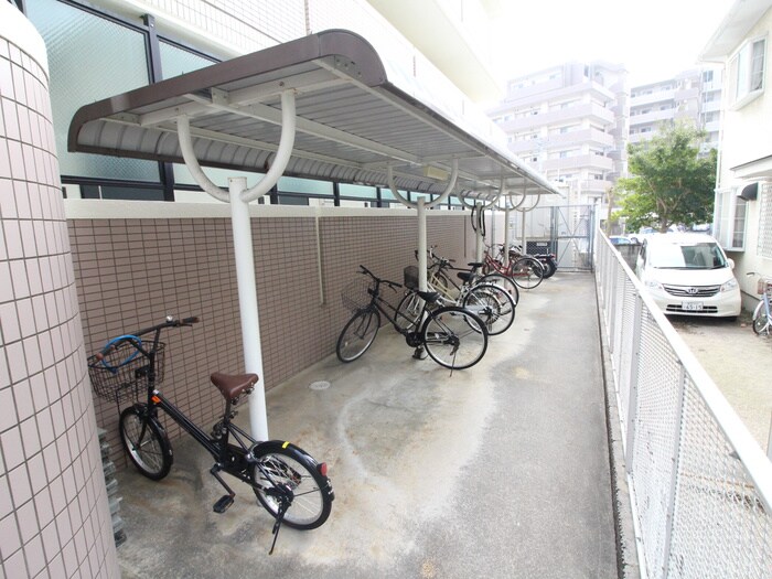 物件外観写真4　(駐輪場)