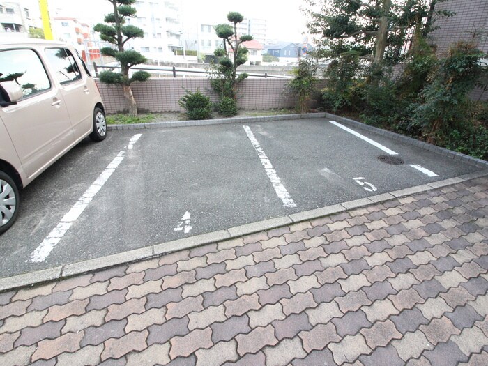 物件外観写真5　(駐車場)