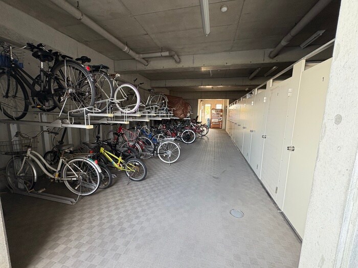 物件外観写真5　(駐輪場)