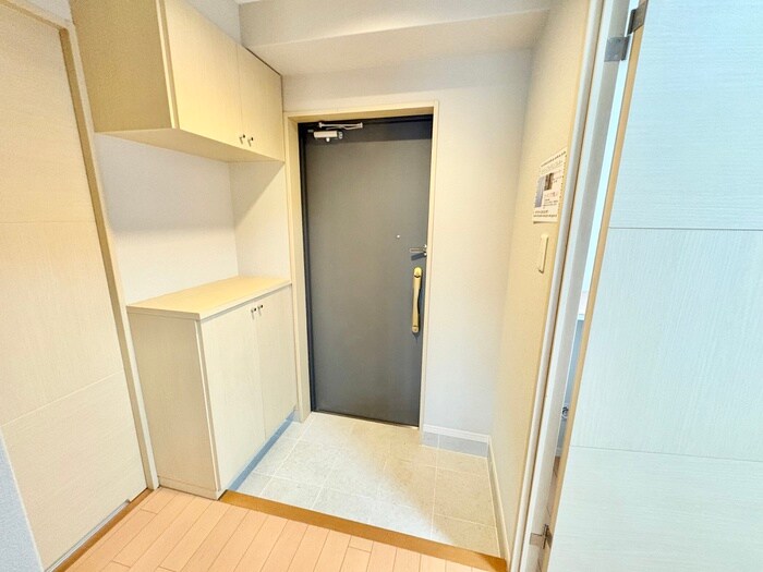 物件内観写真16　(玄関)