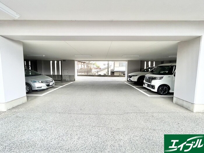 物件外観写真5　(駐車場)