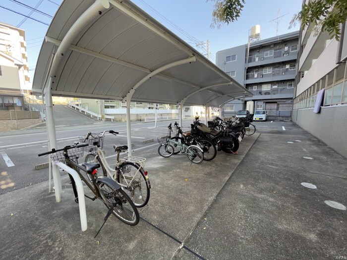 物件外観写真5　(駐輪場)
