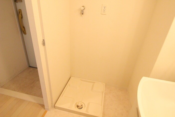 物件内観写真13　(洗濯機置場)