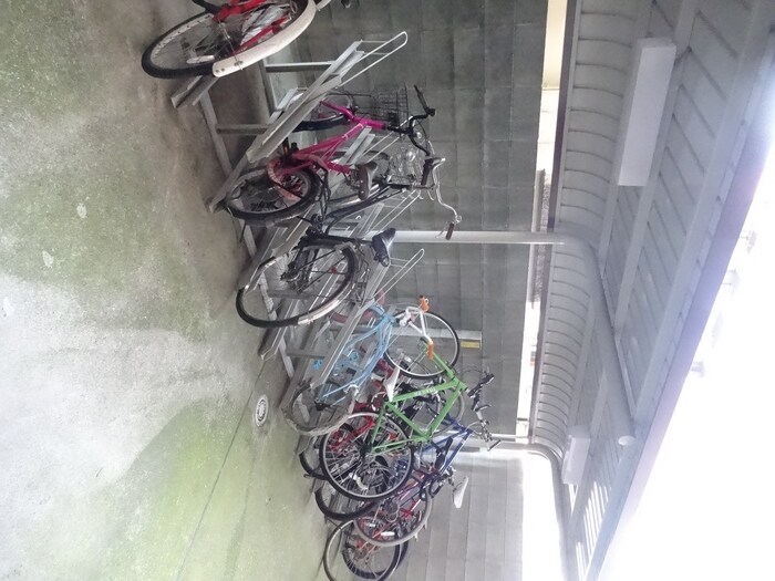 物件外観写真2　(駐輪場)