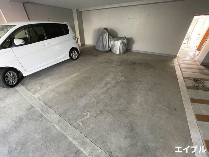 物件外観写真3　(駐車場)