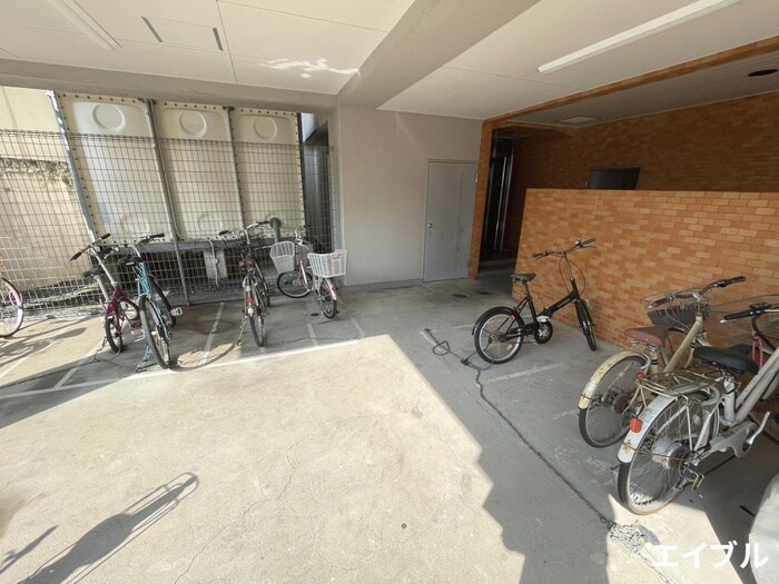 物件外観写真4　(駐輪場)