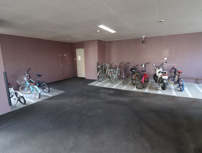 物件外観写真5　(駐輪場)