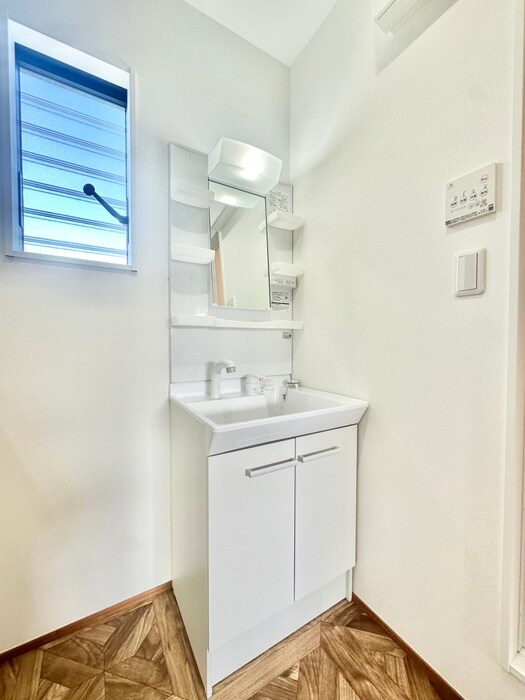 物件内観写真9　(洗面)