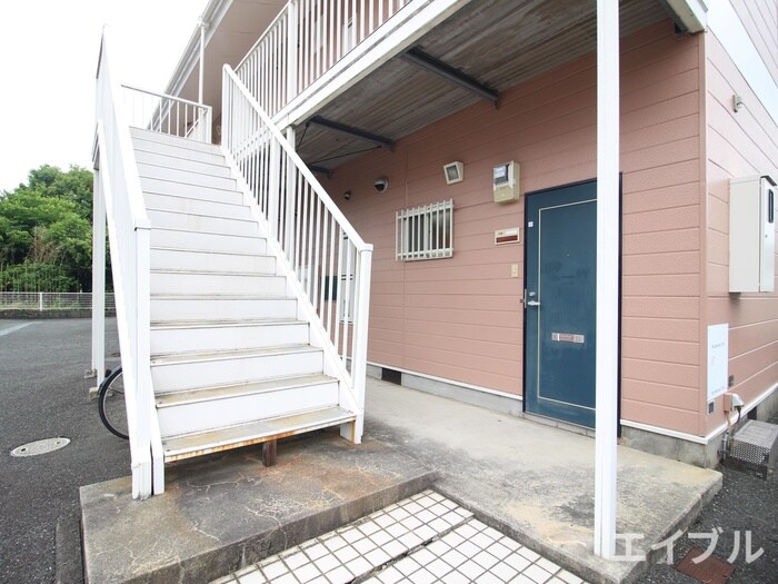 物件外観写真2　(エントランス部分)