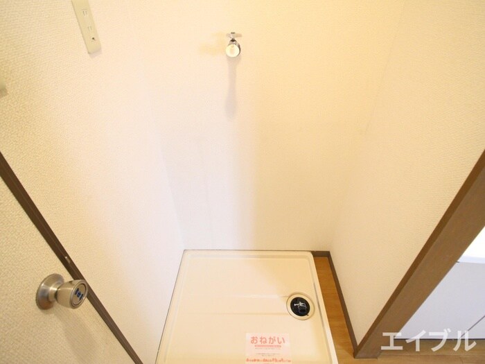 物件内観写真14　(洗濯機置場)