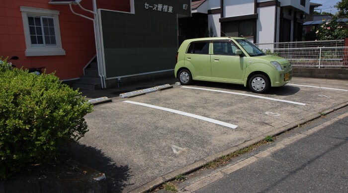 セーヌ香椎東の駐車場