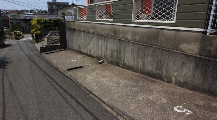 セーヌ香椎東の駐車場