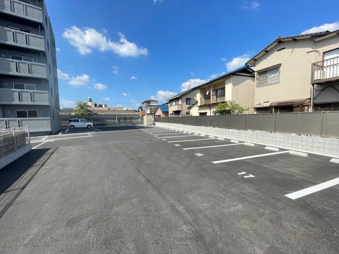 物件外観写真2　(駐車場)