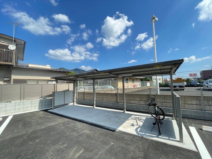 物件外観写真3　(駐輪場)