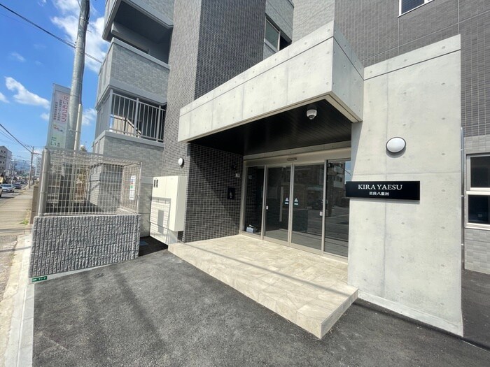 物件外観写真4　(エントランス部分)