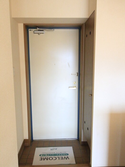 物件内観写真7　(玄関)
