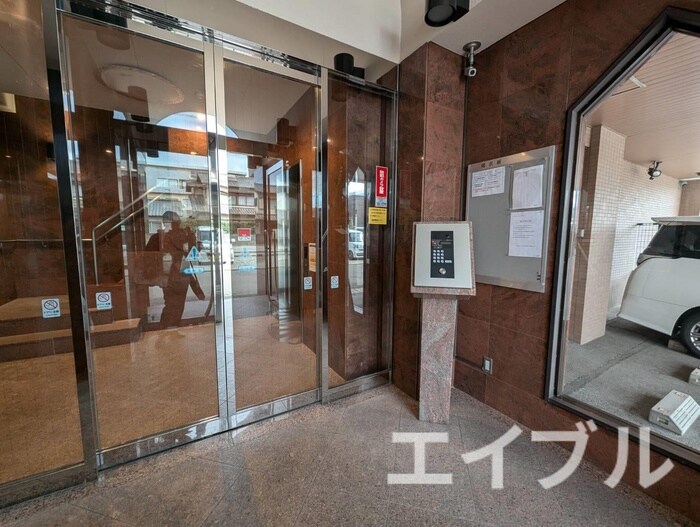 物件外観写真3　(エントランス部分)