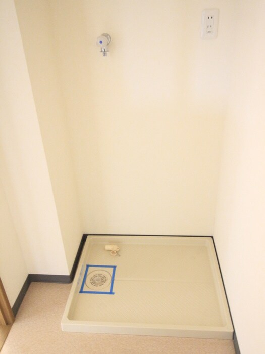 物件内観写真15　(洗濯機置場)