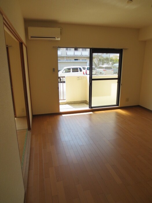 物件内観写真4　(居室)