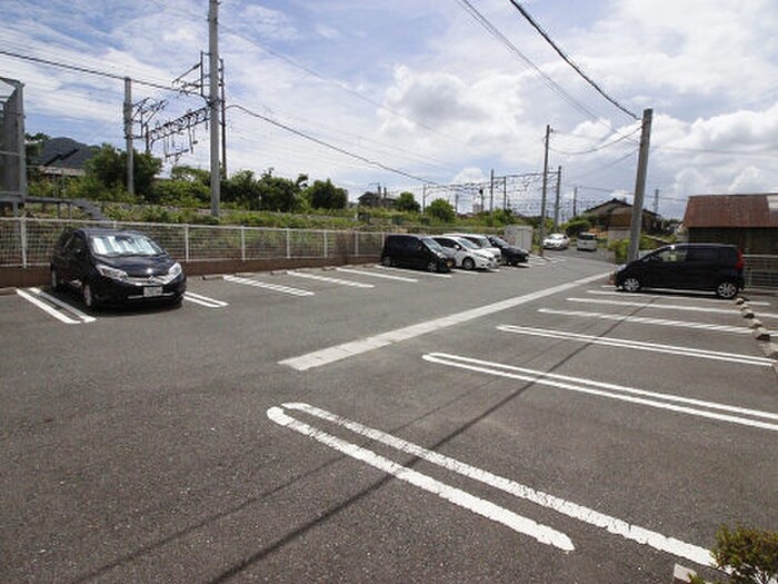 物件外観写真2　(駐車場)