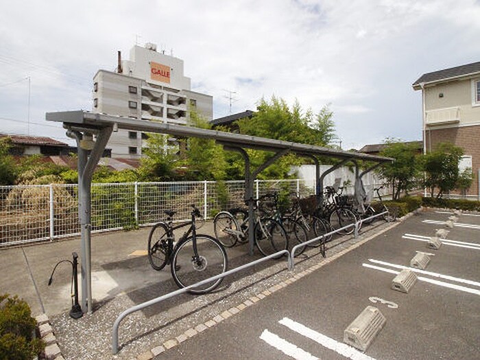 物件外観写真4　(駐輪場)