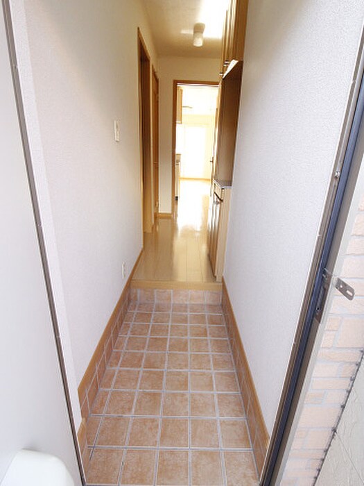 物件内観写真16　(玄関)